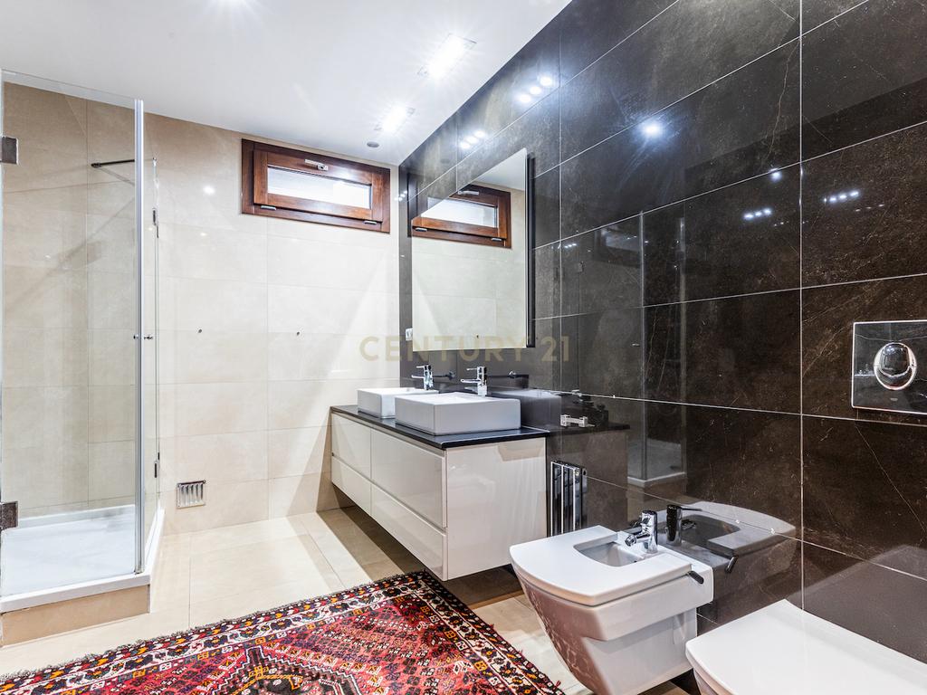 Apartamento T5 de luxo na Urbanização Jardins do Cristo Rei. - Image 22