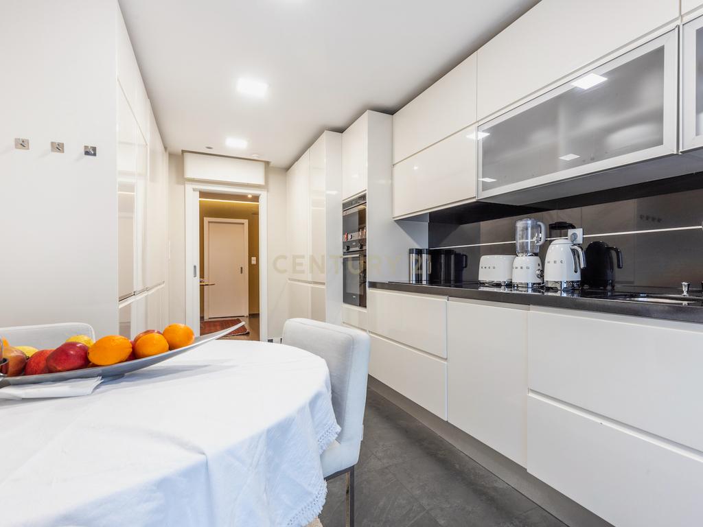 Apartamento T5 de luxo na Urbanização Jardins do Cristo Rei. - Image 15