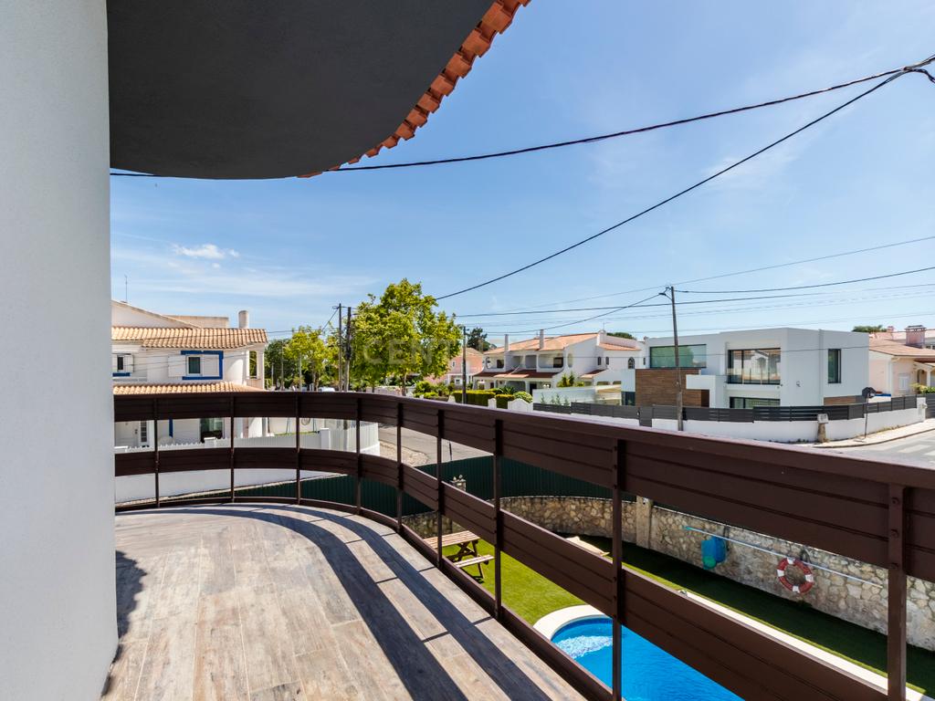 Moradia T4 como nova com piscina na Marisol em Lote de 500m² - Image 90