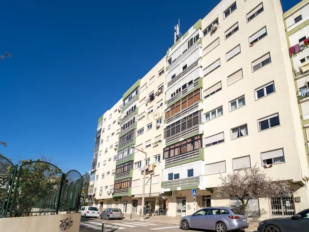 Apartamento T2 em Amora, Seixal - Oportunidade Única! - Image 27