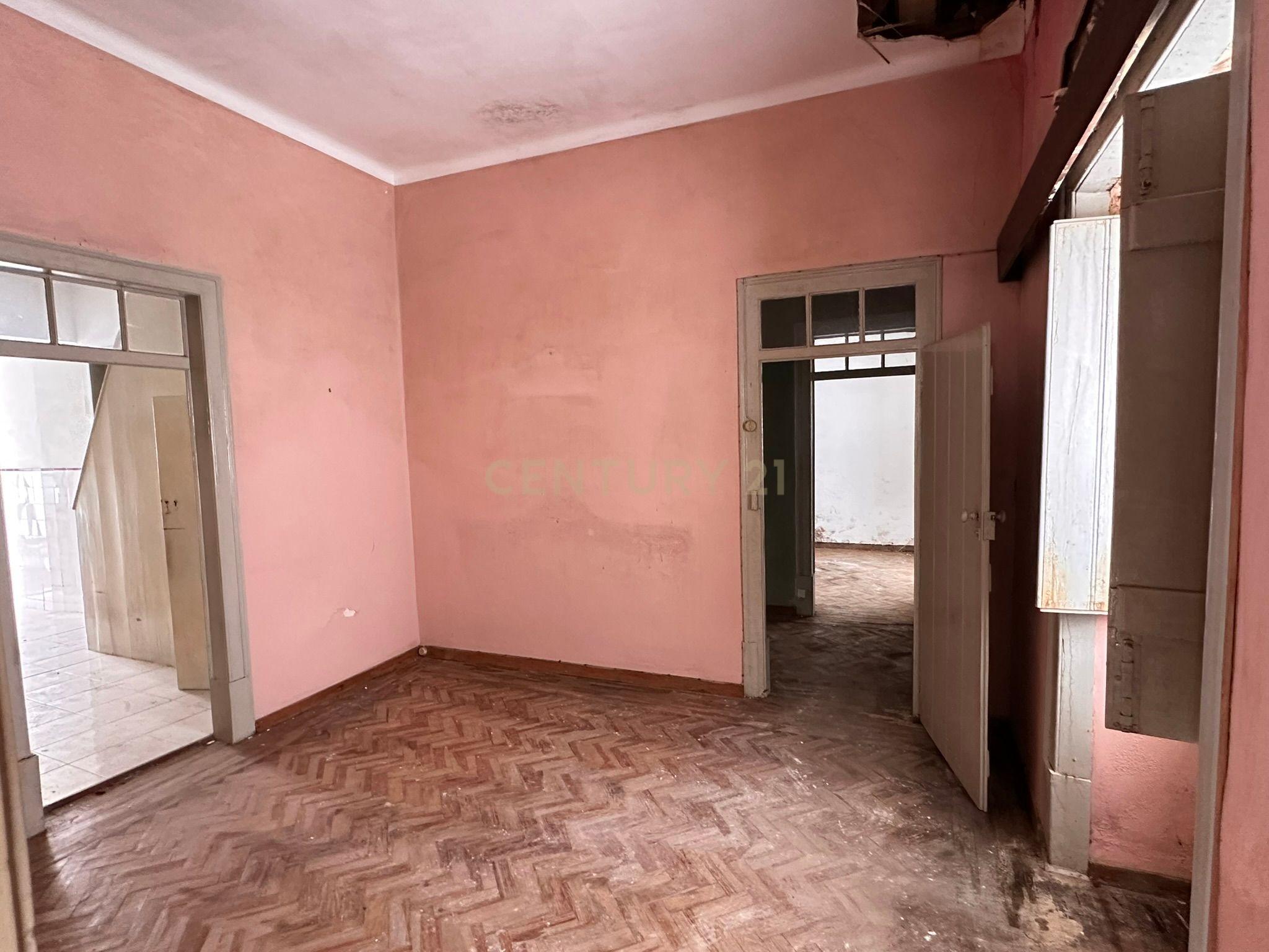 Fotografia 10 de Moradia com projeto aprovado para 3 apartamentos no Centro Histórico de Mafra