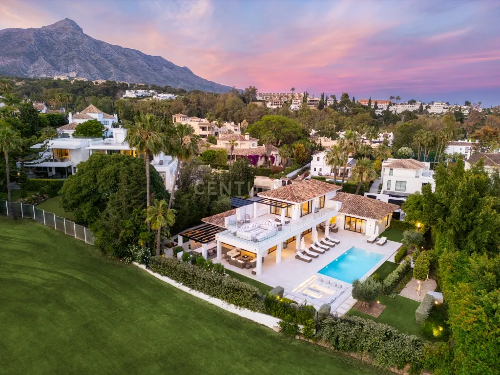 Auriga 36 – Elegância atemporal com vista para o campo de golfe em Nueva Andalucía - Image 30