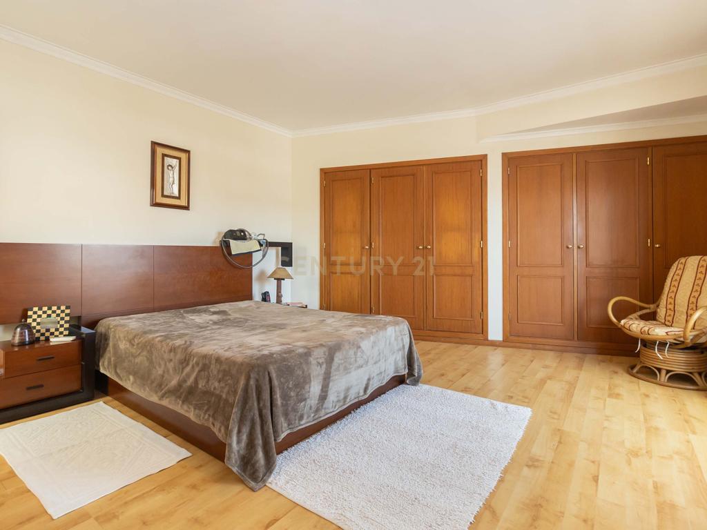 Moradia duplex de 5 assoalhadas com cave em Azeitão - Image 30