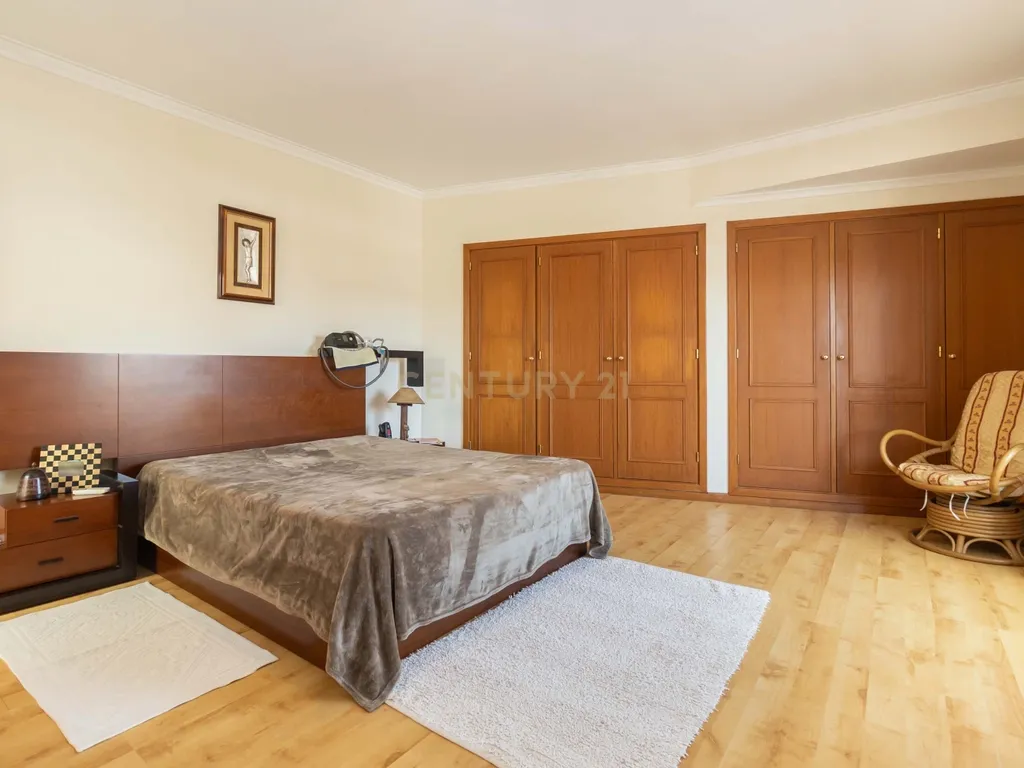 Moradia duplex de 5 assoalhadas com cave em Azeitão - Image 30