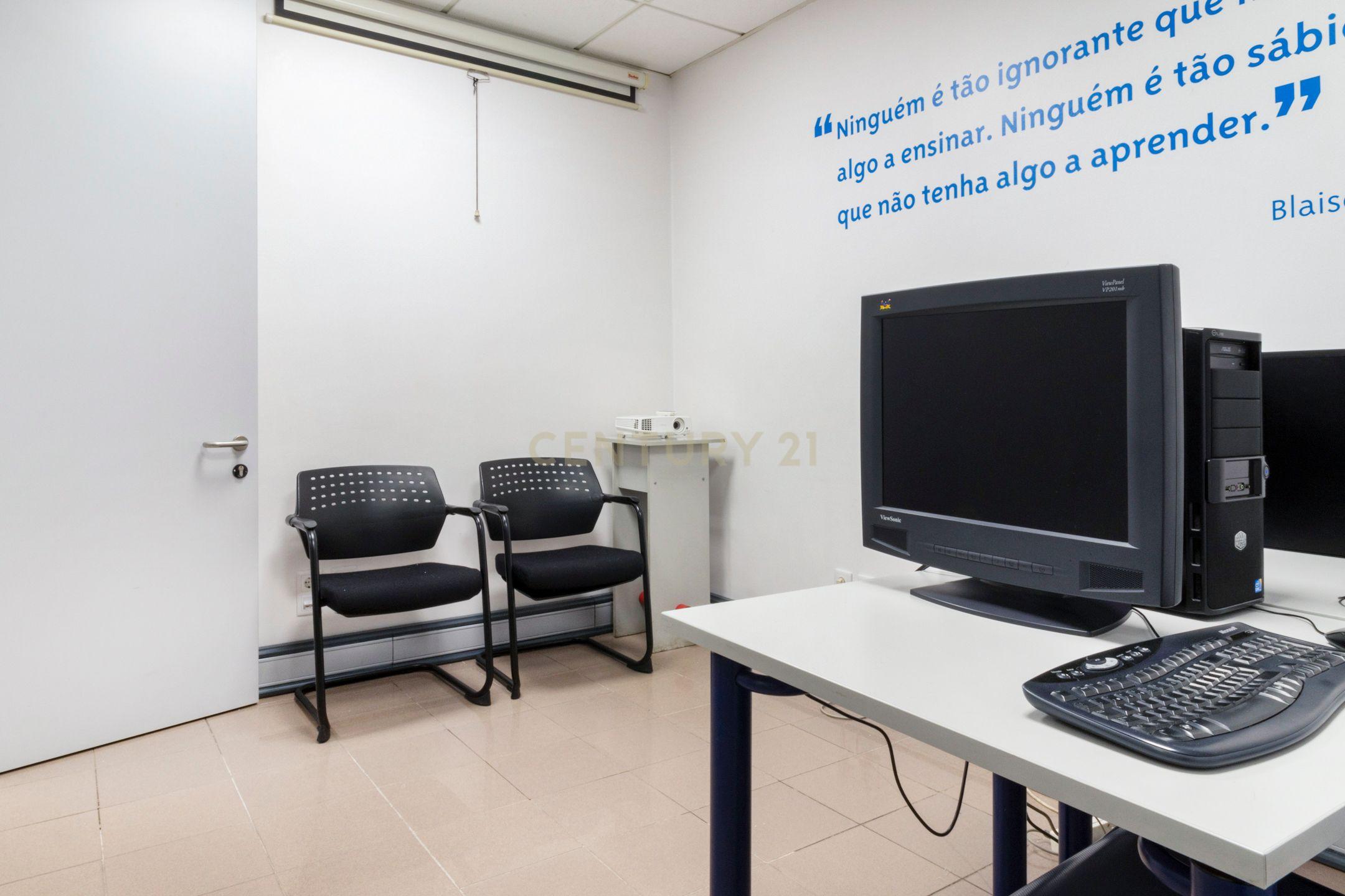 Escritório moderno com 5 Salas e 2 lugares de Parqueamento, junto ao Metro. Para Arrendar! - Image 16
