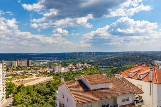 Moradia Cinquentenária em Abrantes com vista Rio Tejo - Image 5