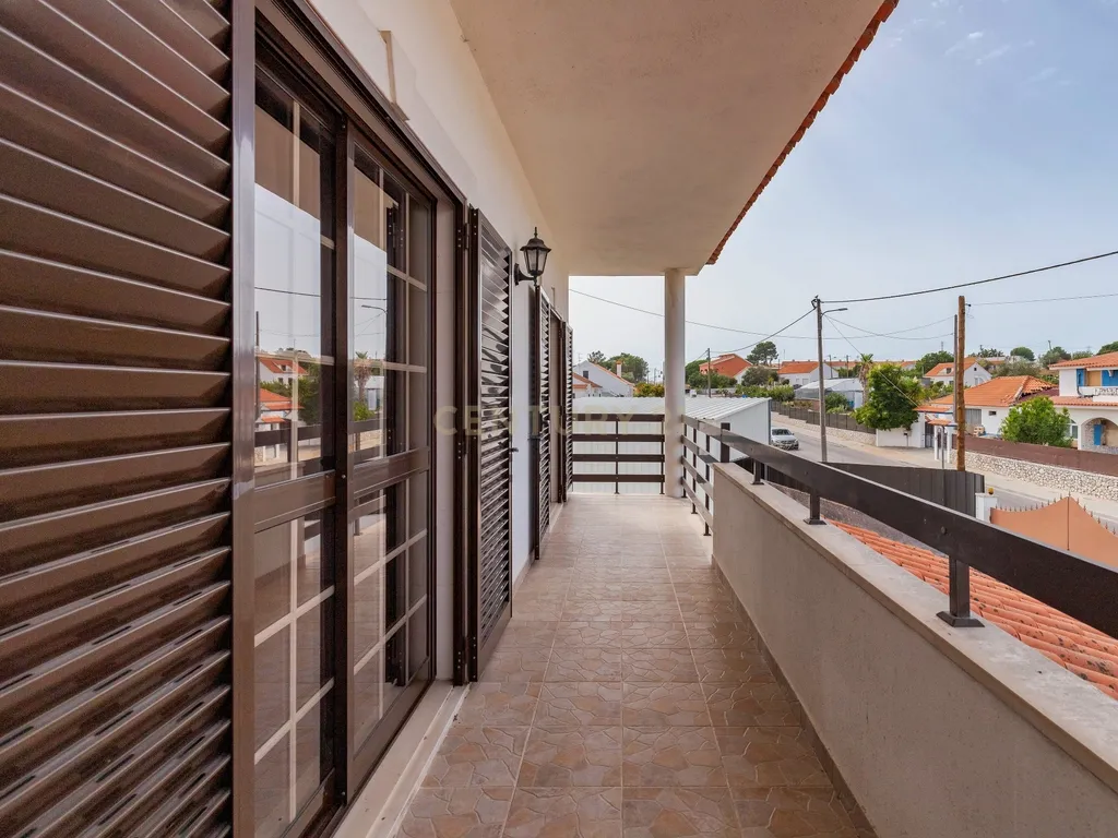 MORADIA T6, ESTRADA DE SANTAS, SETÚBAL - Image 1