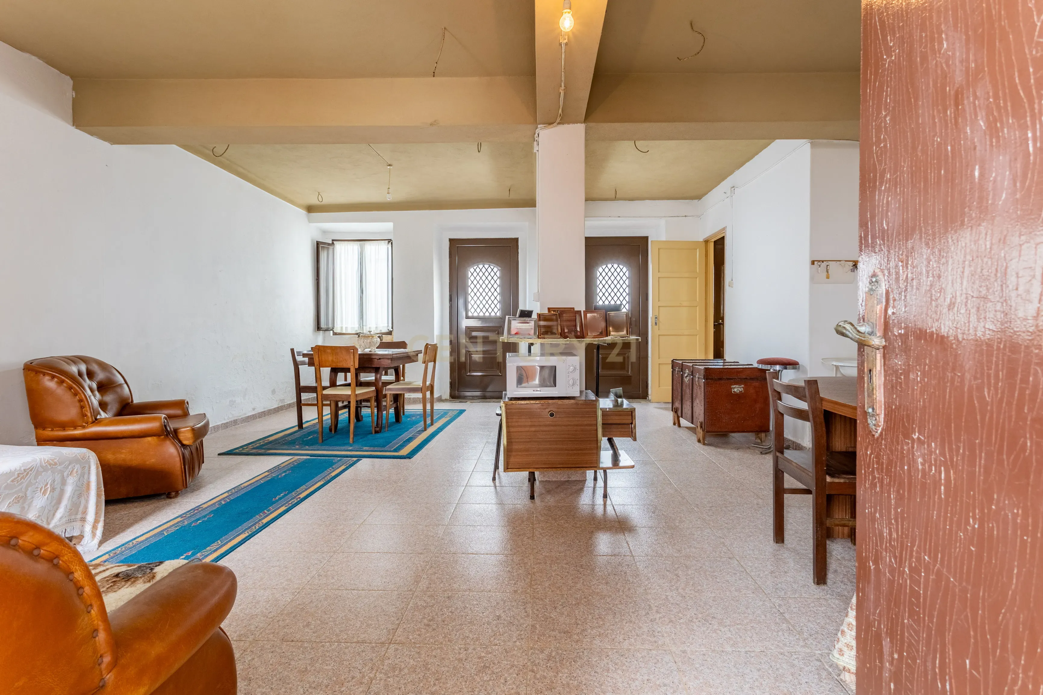 Prédio em Painho, Cadaval, com logradouro e terraço. - Image 24