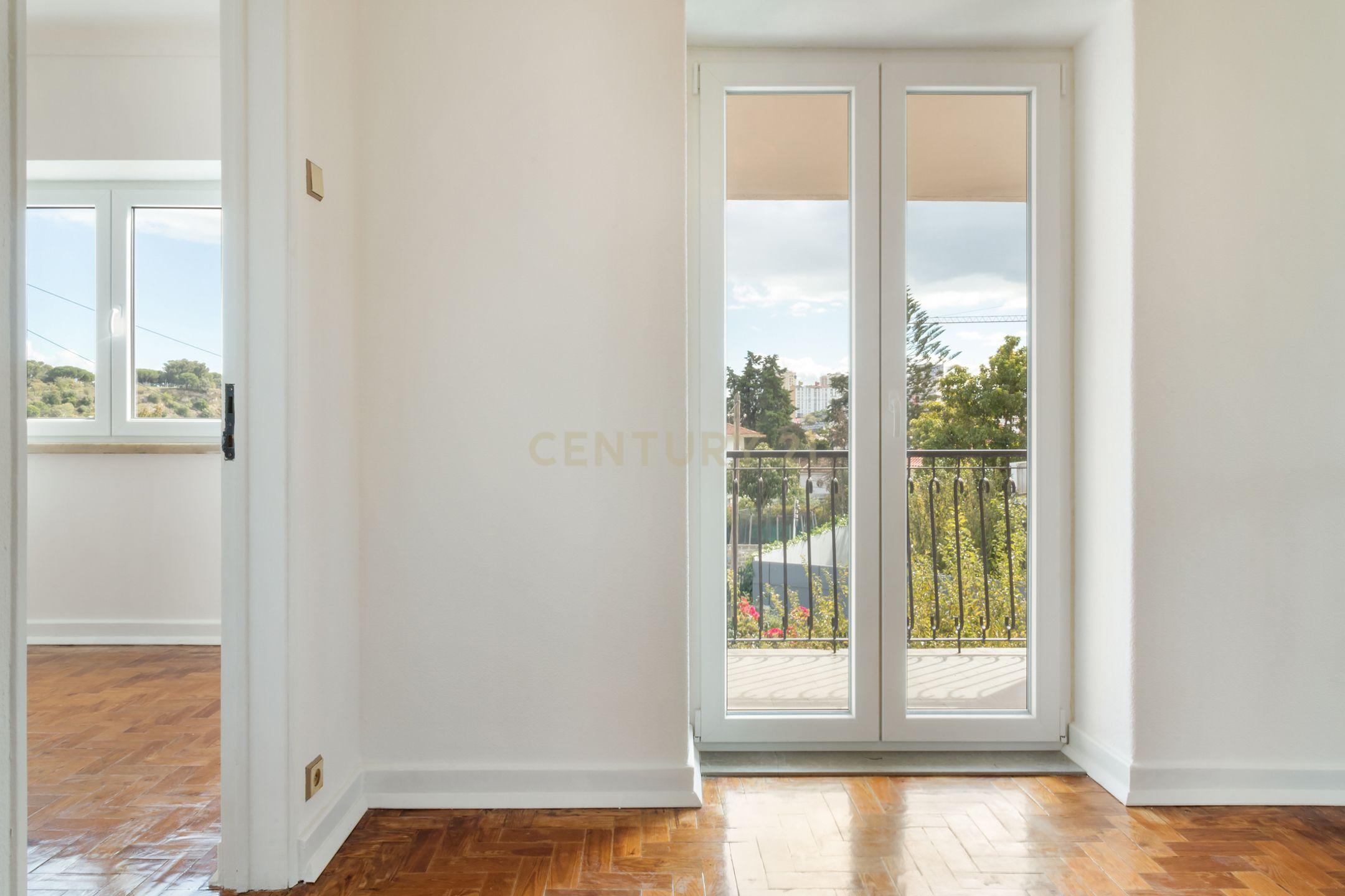 Moradia T3+2 para renovar em Alvalade, Lisboa. Em Venda! - Image 12