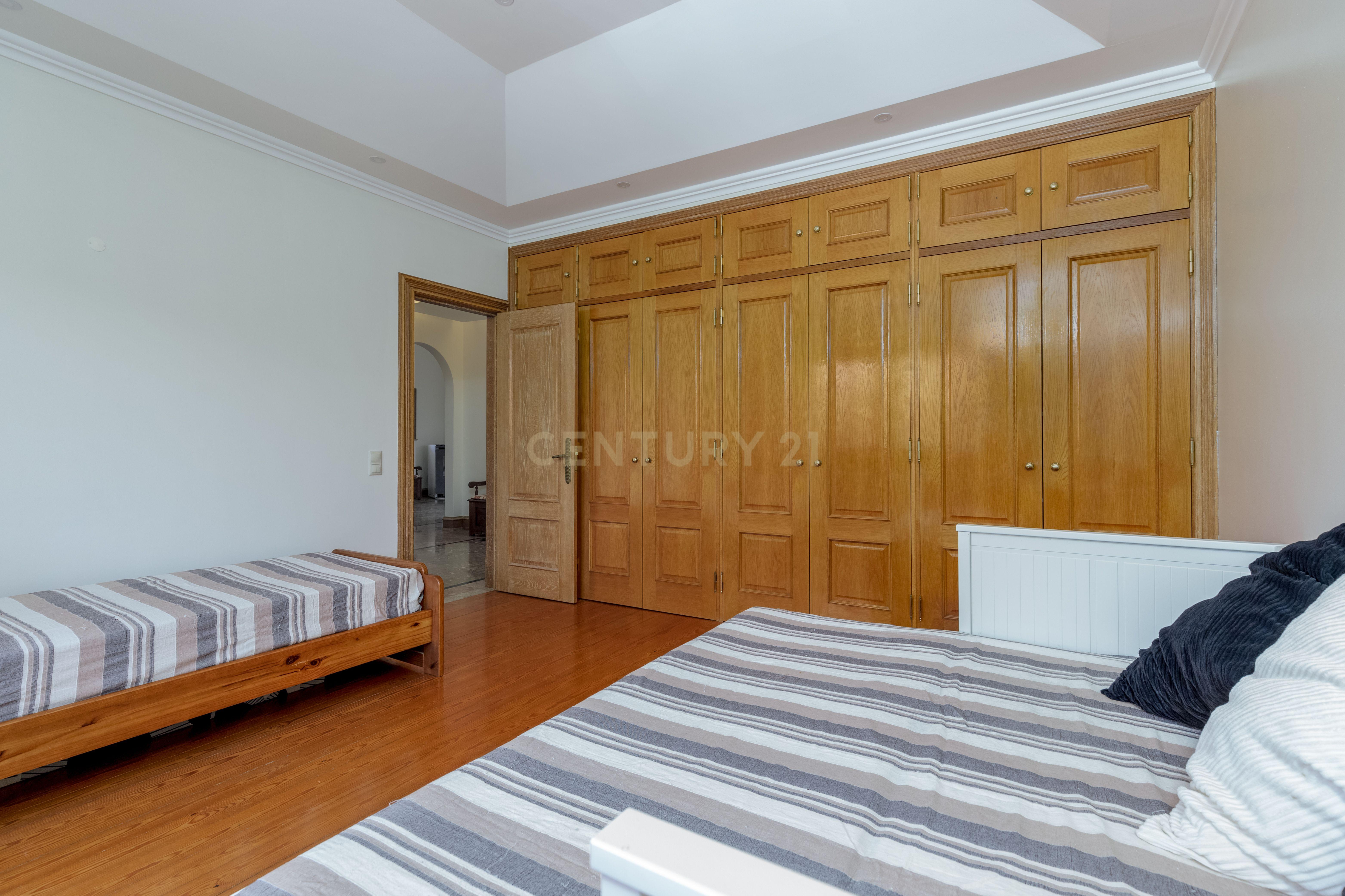 MORADIA T4 + 1 COM JARDIM, VÁRZEA DE SINTRA - Image 18