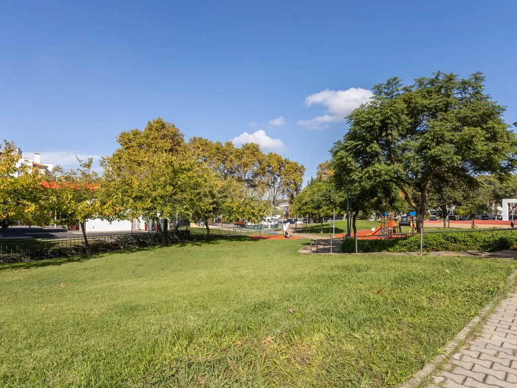 LOJA TRANSFORMADA EM AMPLO APARTAMENTO T1 REMODELADO EM PAIO PIRES - Image 20