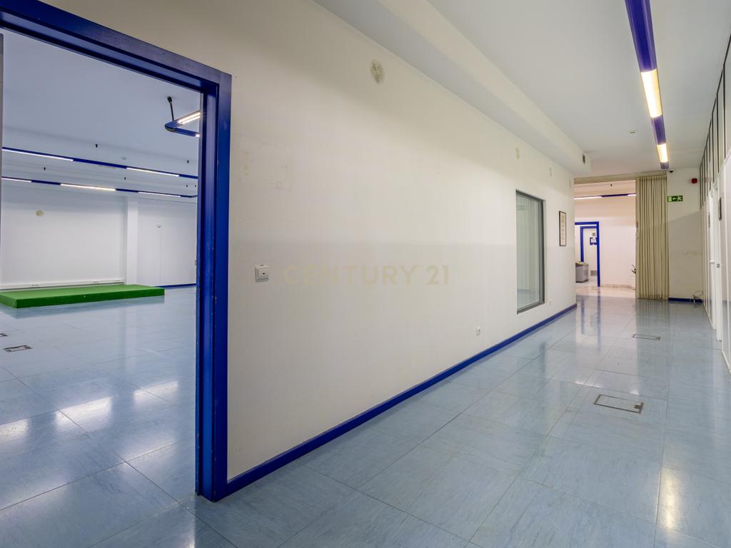 Edifício Comercial em Carnaxide - 5 Pisos - Image 21
