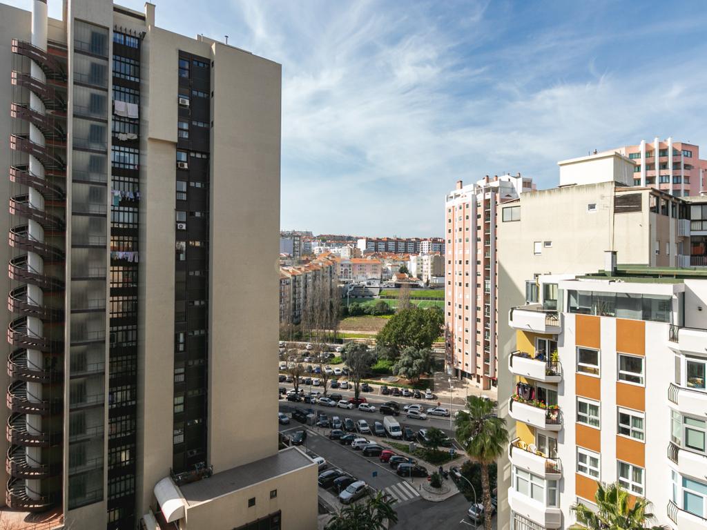 Apartamento T4 com 3 Suites, em zona Prime de Algés - Image 18