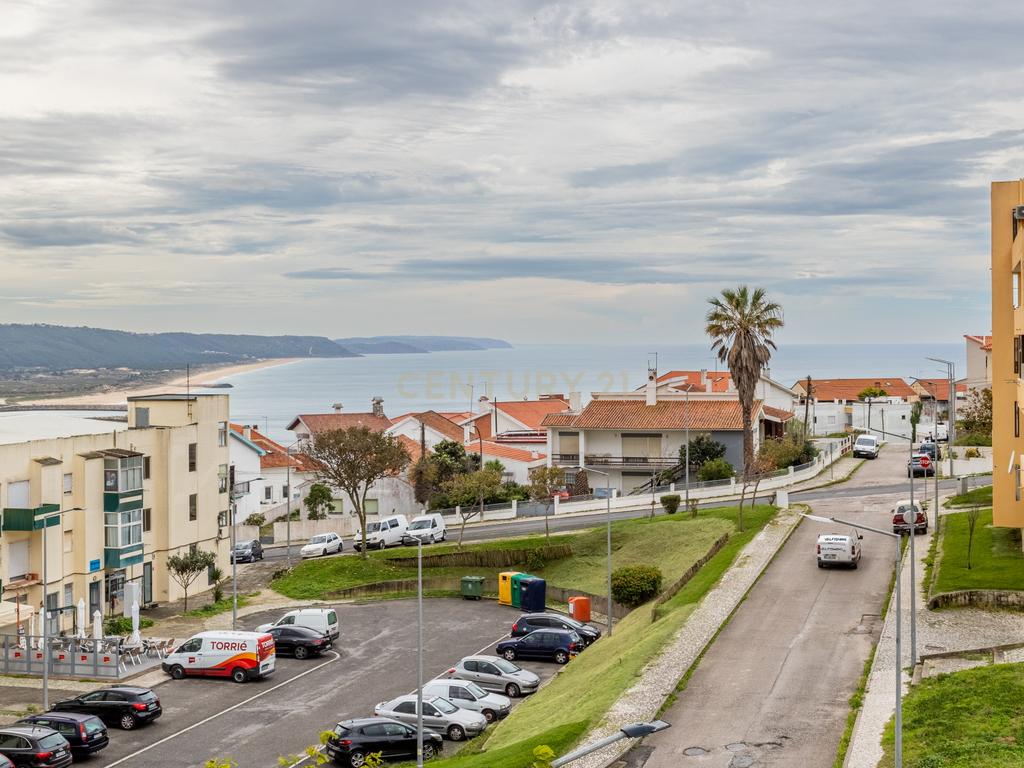 Apartamento T2 na Nazaré - Totalmente Remodelado com Vista Mar - Image 1