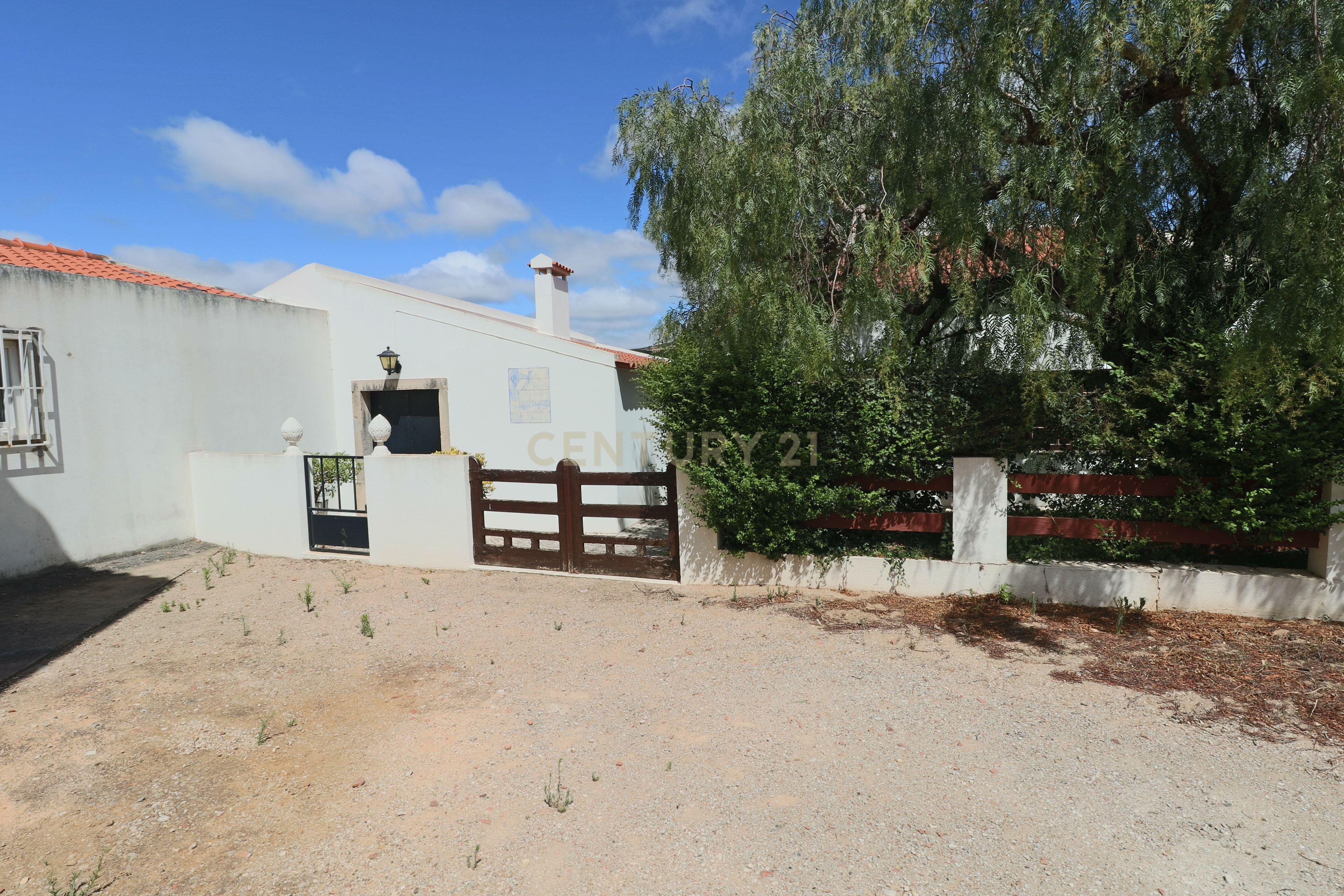 Fantástica Quintinha com 3 Casas de Habitação - Image 20