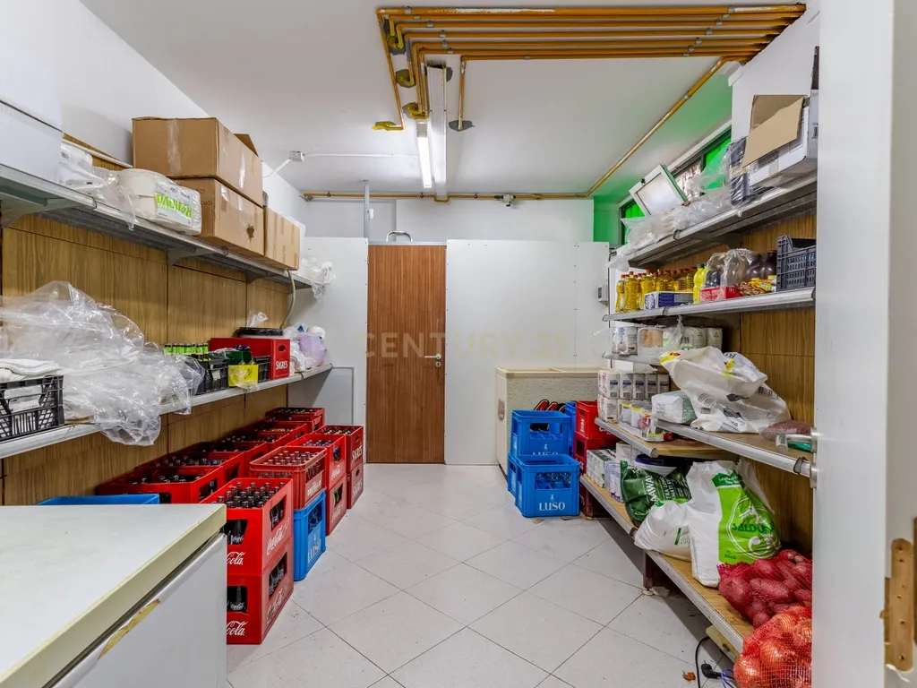 Espaço comercial no centro de Alverca junto às Finanças - Image 15