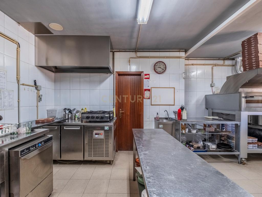 Trespasse de Pizzaria com esplanada em Águas Santas - Image 4