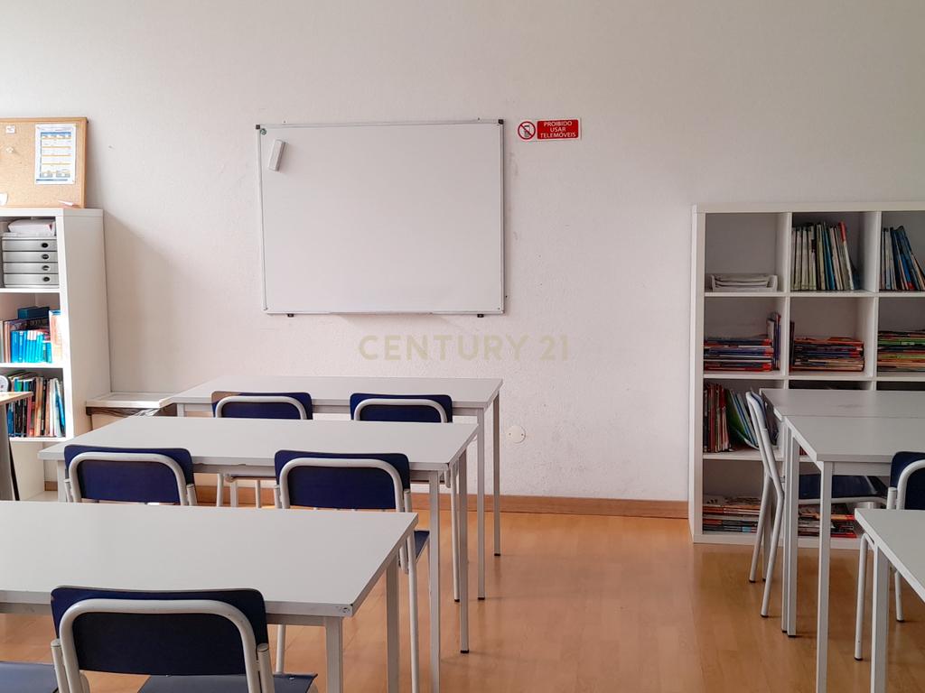 Grandioso Centro de Estudos em pleno funcionamento com diversos serviços no concelho de Matosinhos, Porto - Image 5