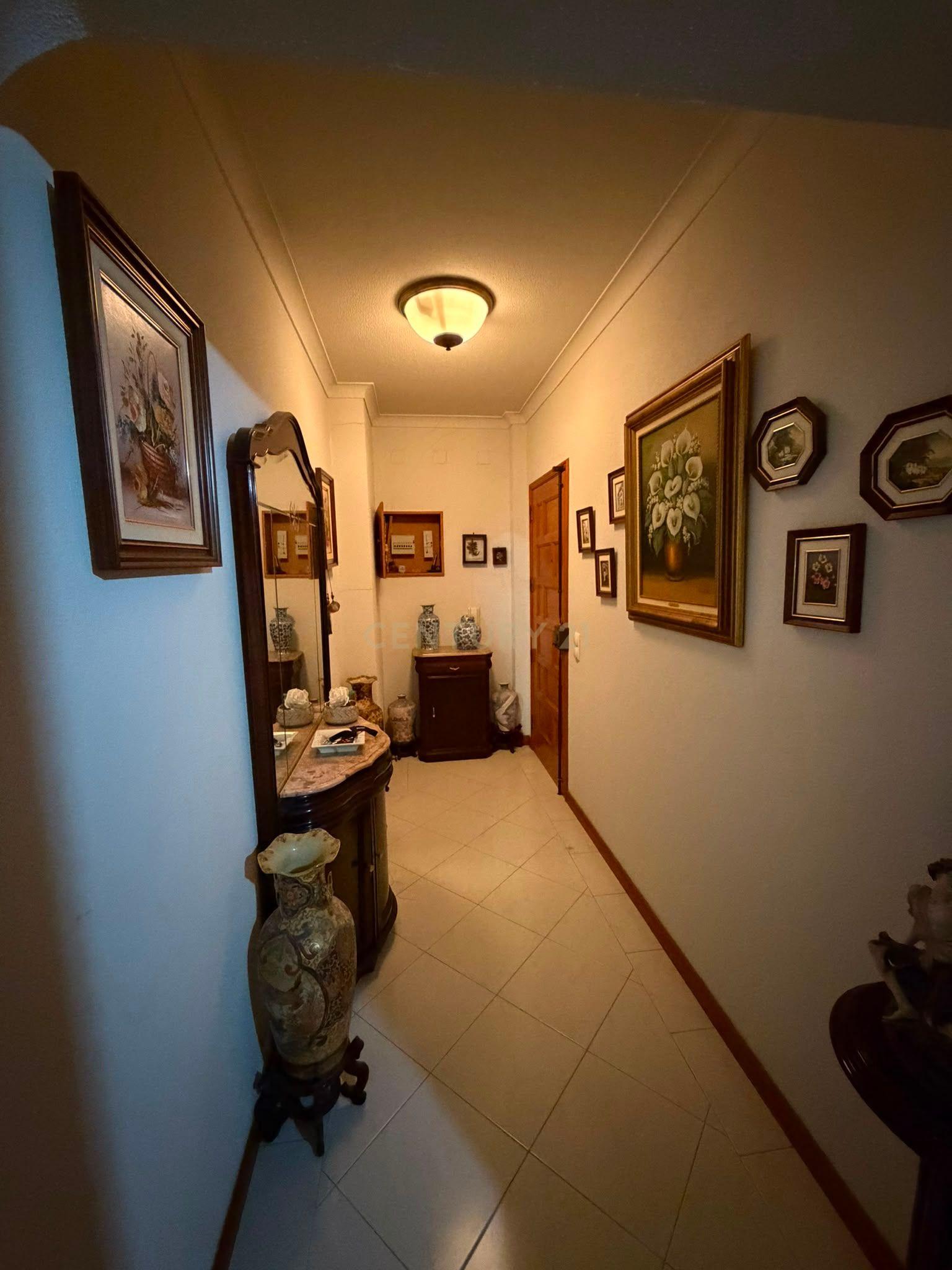 Fotografia 12 de Apartamento T2  com garagem em Armação de Pêra