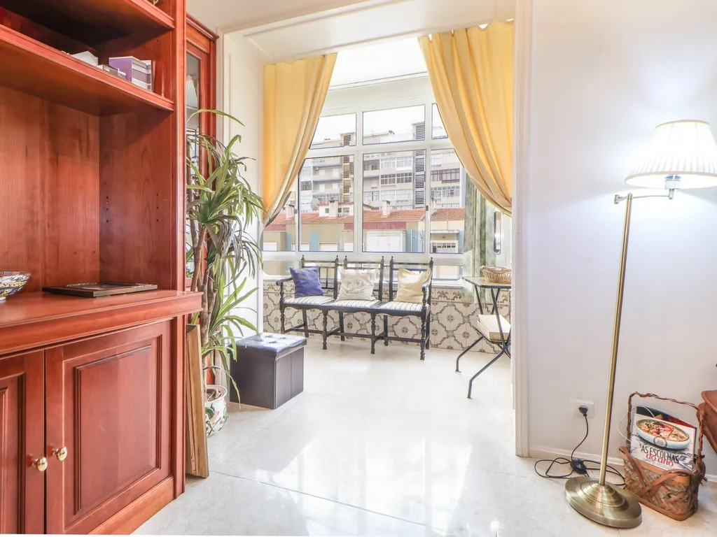 Apartamento T3 no Laranjeiro – Junto à Base Naval do Alfeite | Pronto a Habitar | Elevador - Image 32