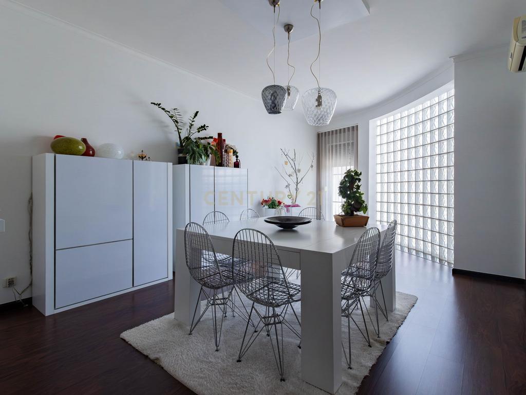 Moradia T3 com Jardim, Garagem e Cave em Embra, Marinha Grande - Image 10