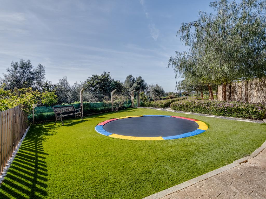 ESPETACULAR MORADIA COM PISCINA, GARAGEM, JARDIM E TERRENO - Image 47