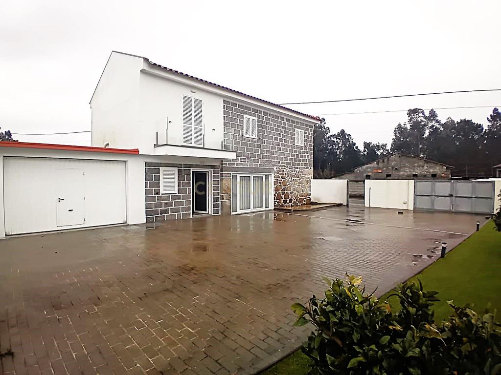 Casa T3 em Alvito, Barcelos - Oportunidade Imperdível por 270.000€ - Image 1