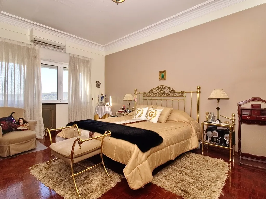 Apartamento T6 com Terraço e Vista 360º em Campolide - 314m² - Image 12