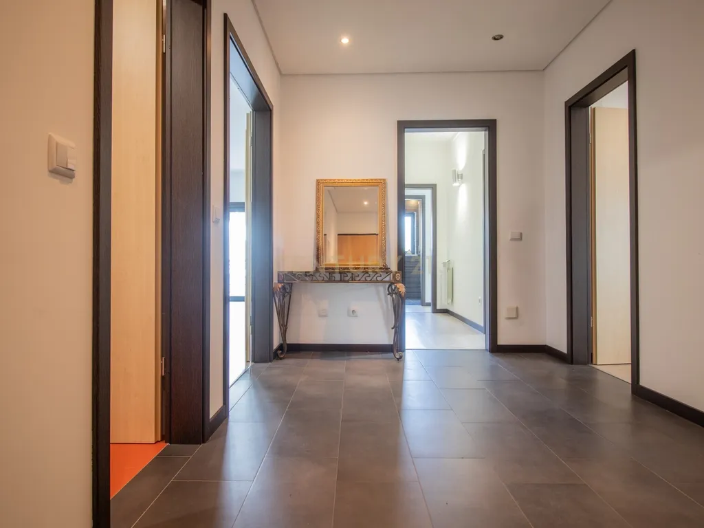 Apartamento T3 c/ 2 Varandas, Garagem Dupla e Terraço com Sala de Eventos - Image 3