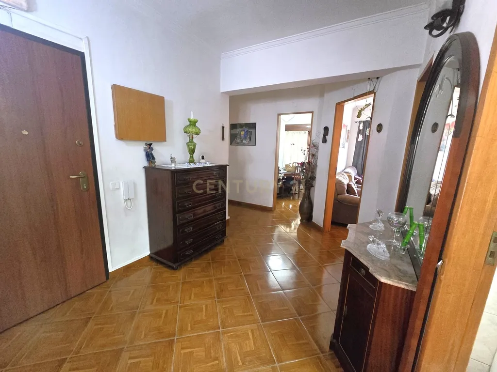 Apartamento T3 com varandas e arrecadação - Image 5