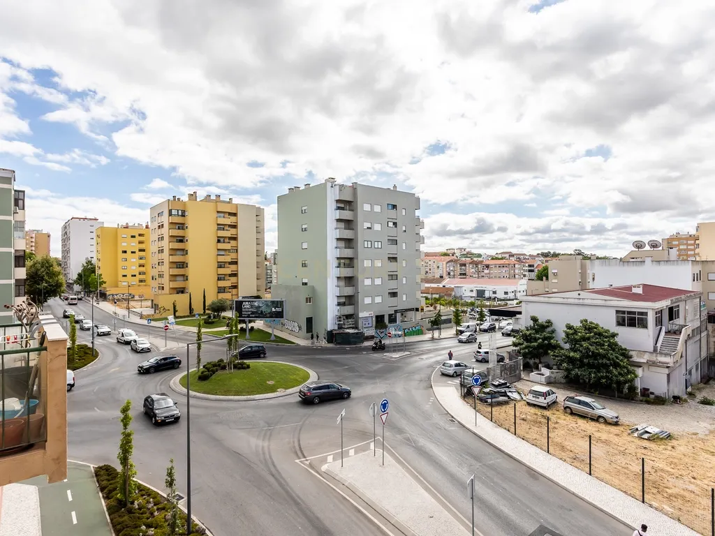 Apartamento T3 remodelado no Barreiro - Image 26