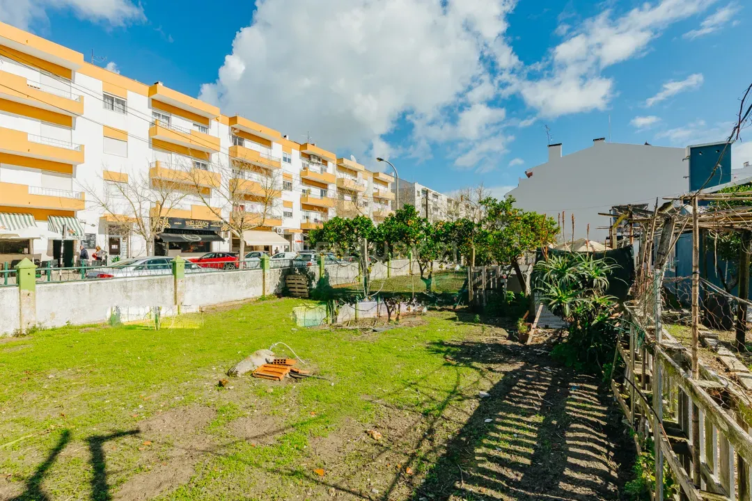 Montijo/Excelente Lote de Terreno com 1056m2 e Moradias para Remodelacao. - Image 11