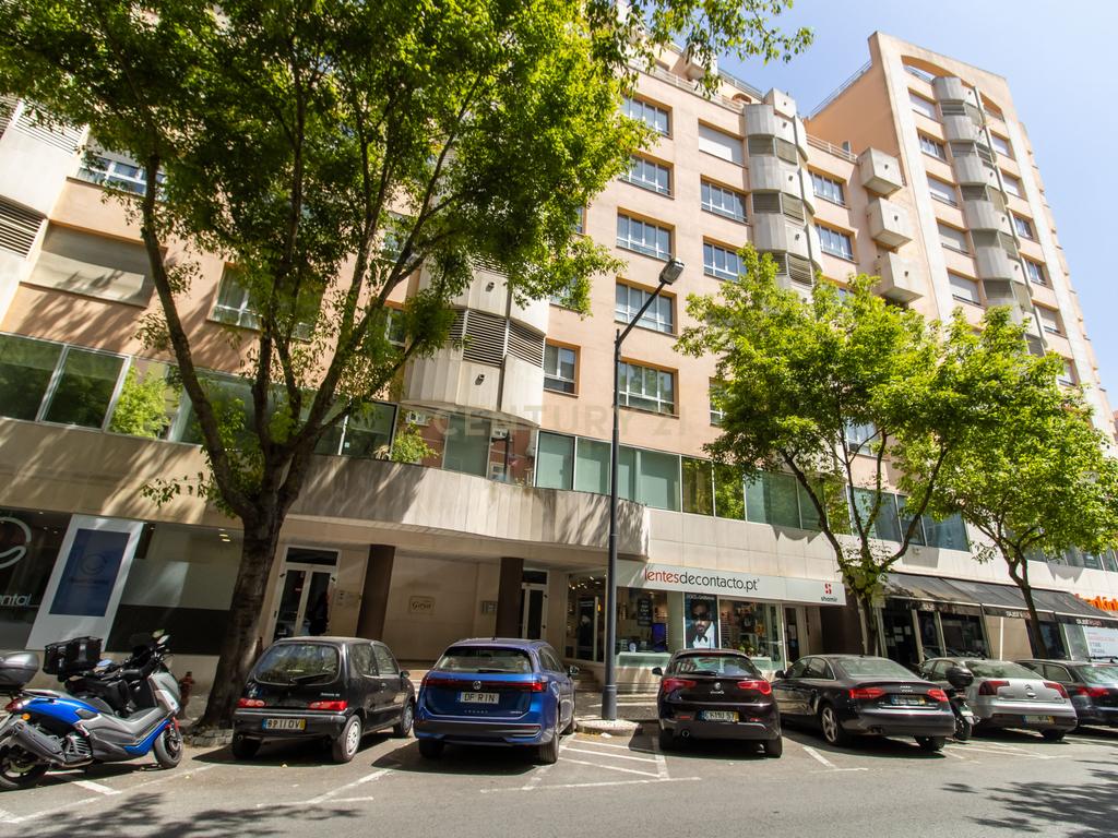 Luminoso T1 com vaga de estacionamento na Avenida João Crisóstomo - Image 11