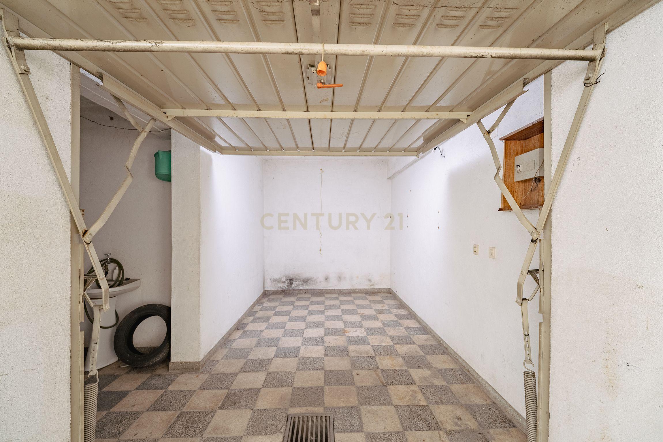 Fotografia 6 de Garagem em Laranjeiro, Almada - Oportunidade Única