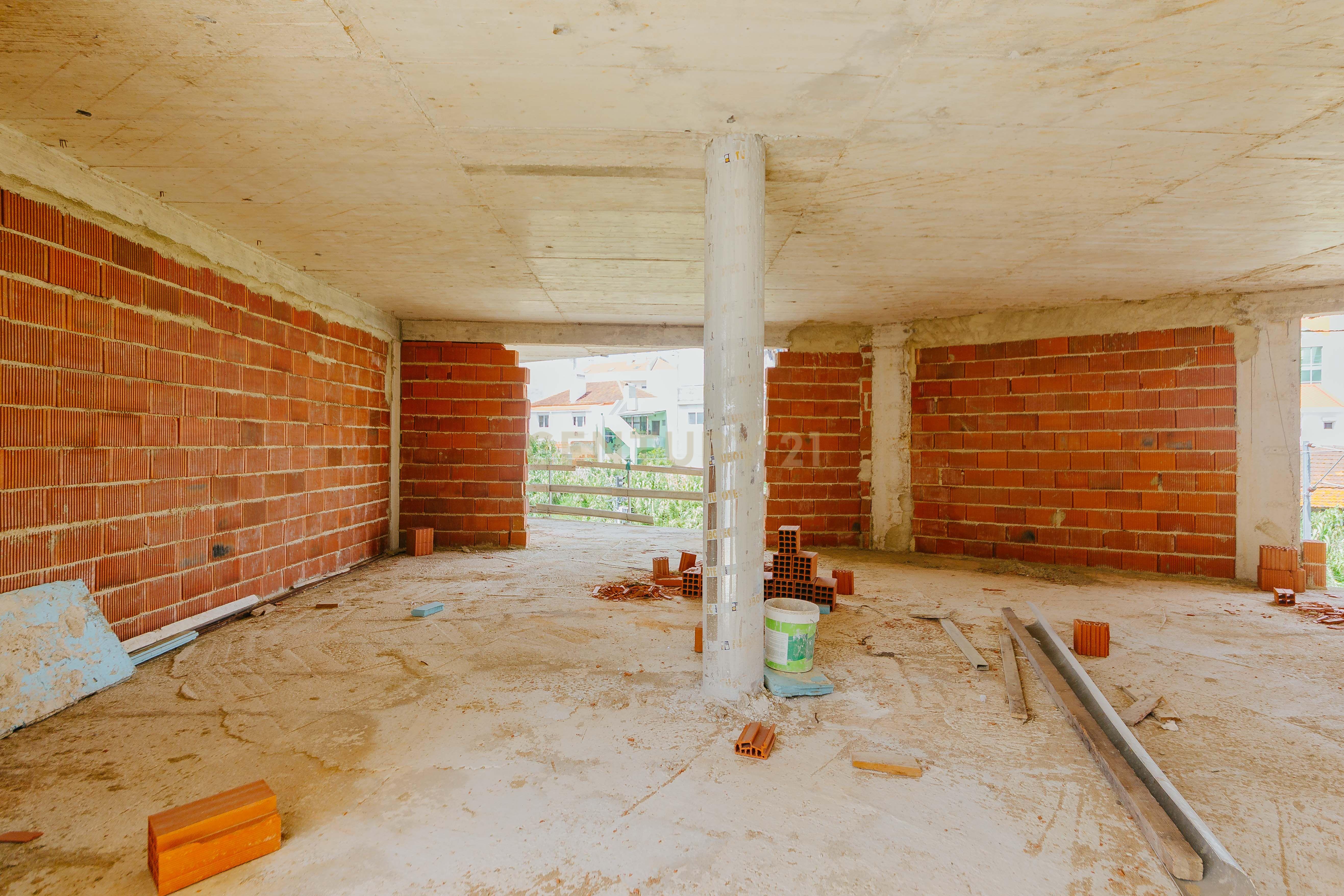 Moradia Unifamiliar de Tipologia T2 em Construção - Image 10
