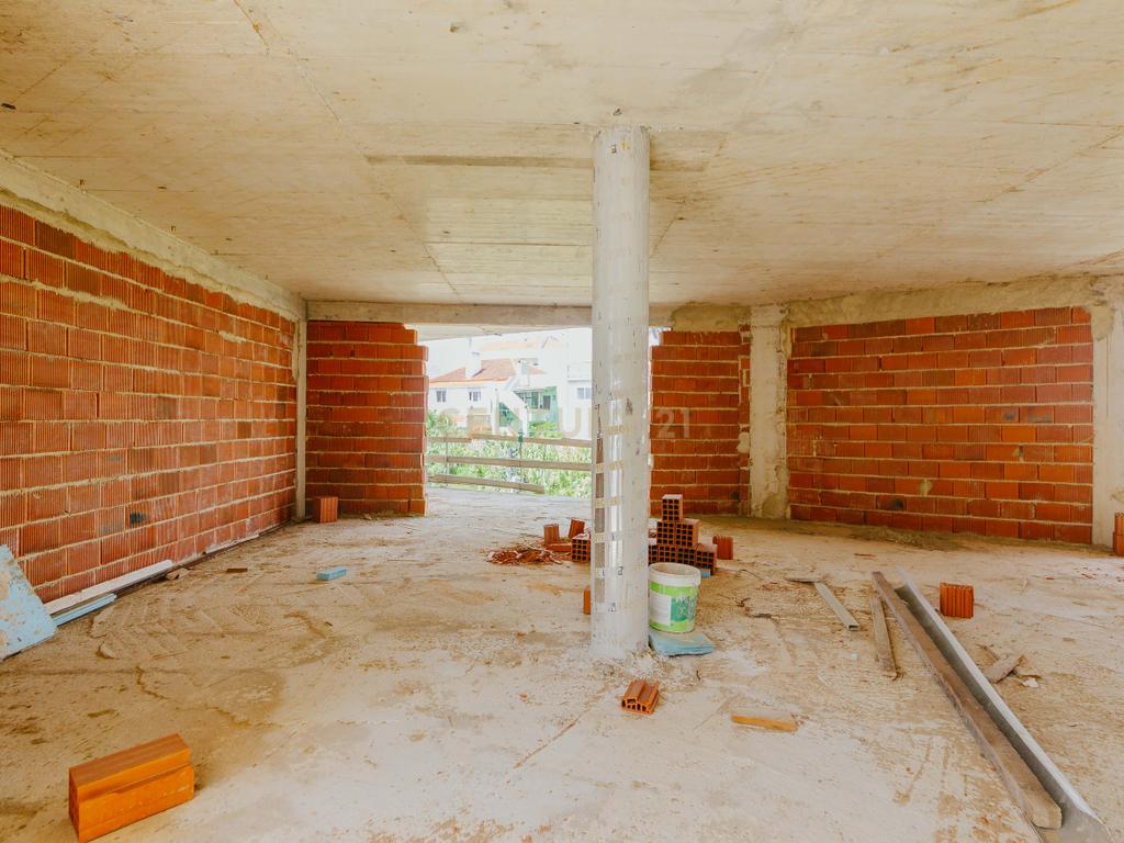 Moradia Unifamiliar de Tipologia T2 em Construção - Image 10