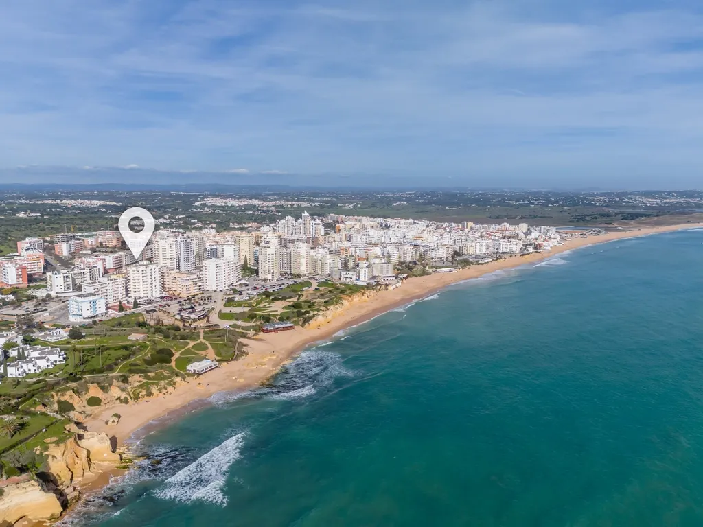 Apartamento T1 | Vista mar | Piscina | Estacionamento | Praia 100mt | Armação de Pera | Algarve - Image 35