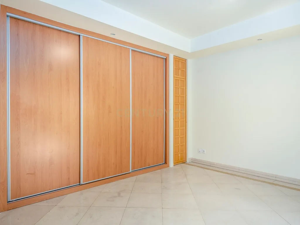 Moradia T4+1 em Condomínio Privado – Parque das Nações, Lisboa - Image 25