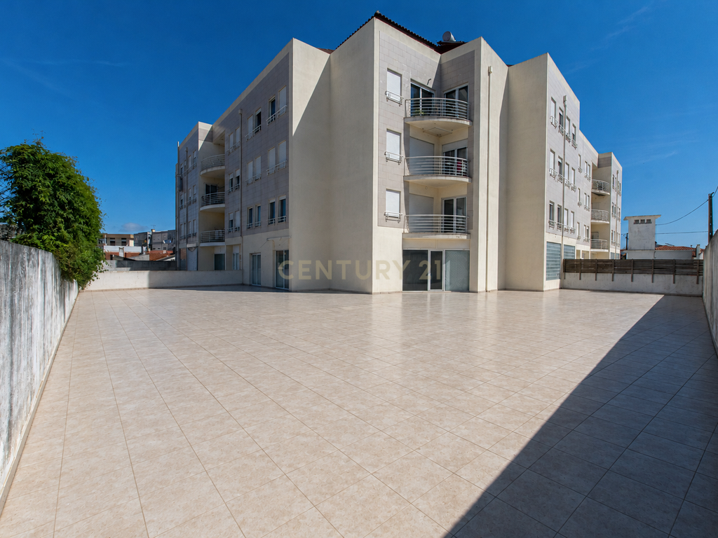 T4 Duplex Premium com Terraço / Arrecadação / 5 Lugares de Estacionamento / Marinha Grande - Image 52