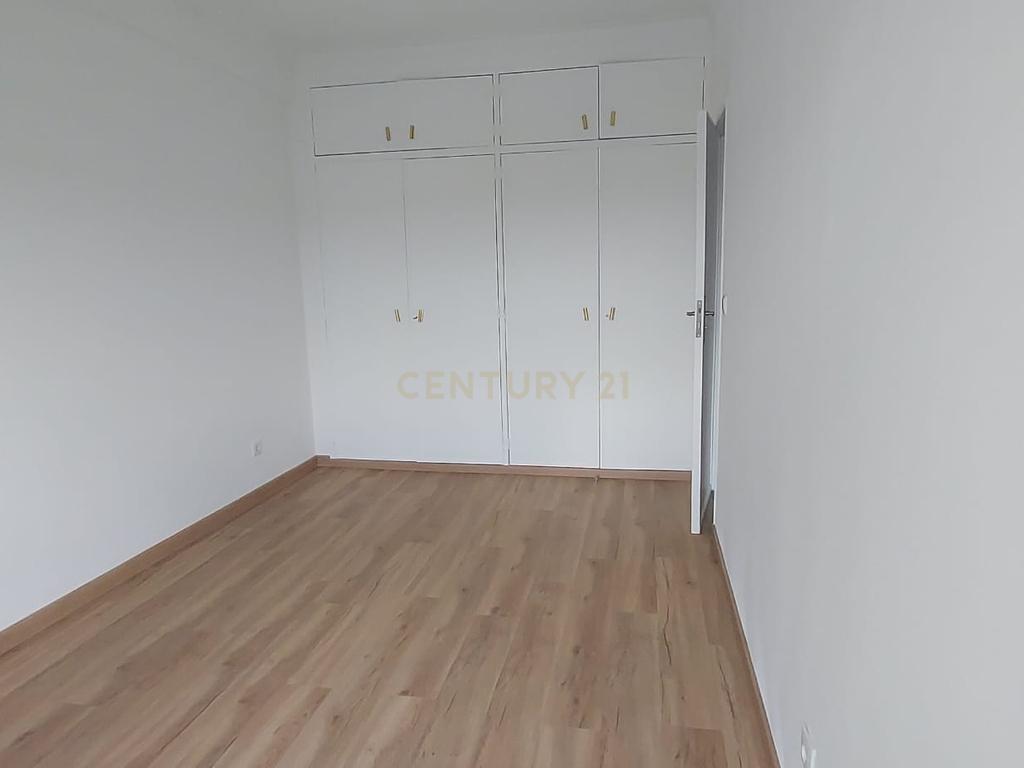 Apartamento T2 Renovado com cozinha equipada -  Odivelas  - Image 9