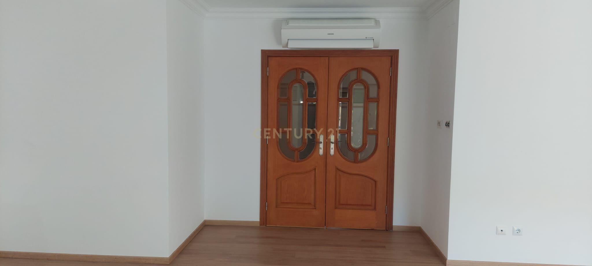 Fotografia 6 de Apartamento Moderno na Ramada para Arrendamento