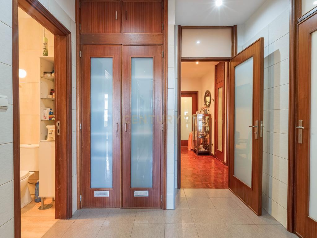 Apartamento T4 com Elevador e Vistas Deslumbrantes em Matosinhos Sul - Image 20
