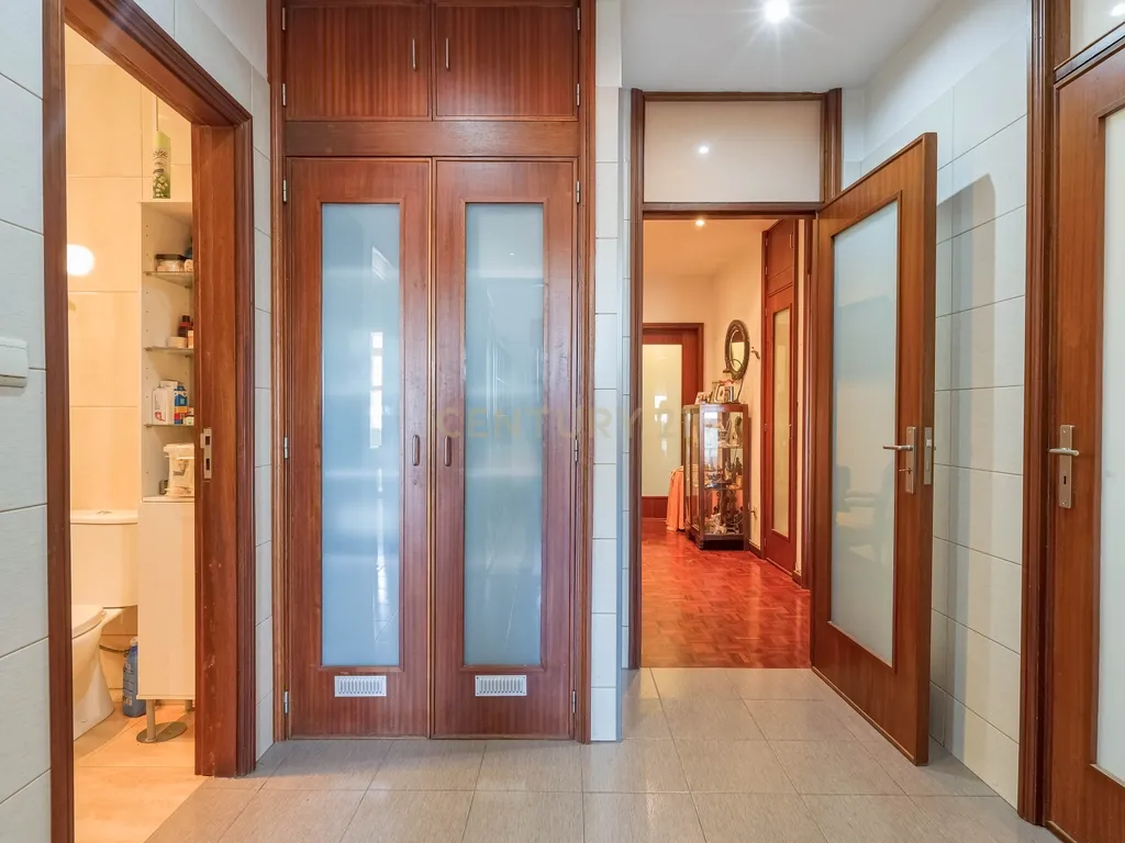Apartamento T4 com Elevador e Vistas Deslumbrantes em Matosinhos Sul - Image 20