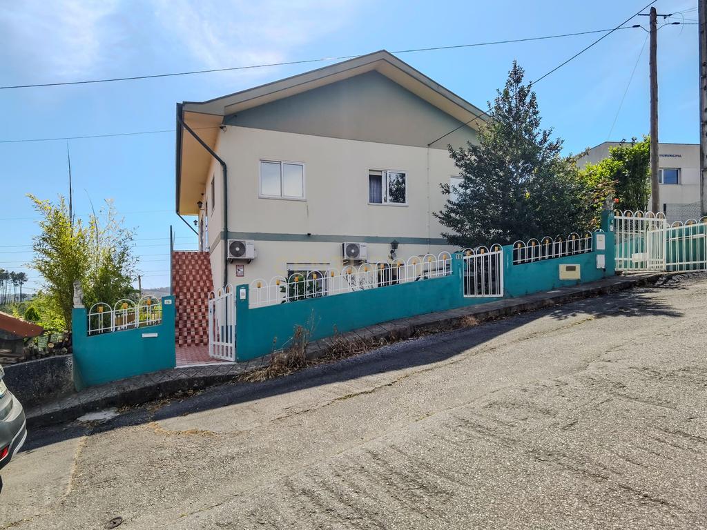 Moradia Bifamiliar T3+T3 em São Pedro da cova – Espaço, Tranquilidade e Conforto - Image 60