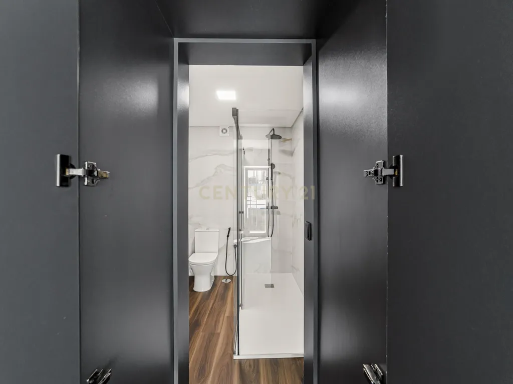Apartamento T3 Totalmente Renovado - Image 28