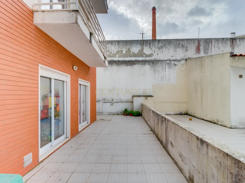 Apartamento T3 com Terraço e Acessibilidade em Amadora - Image 18