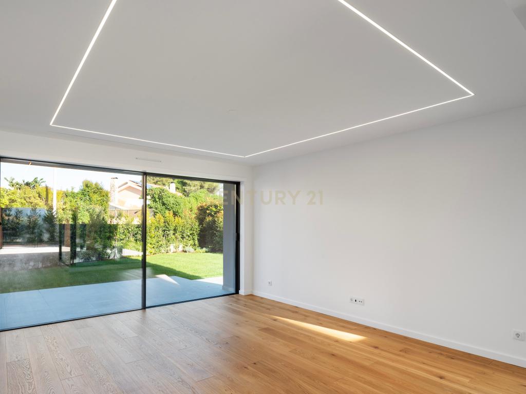 **Moradia Contemporânea T5 no Birre, Cascais – Poucos minutos de distância do Kings College** - Image 9