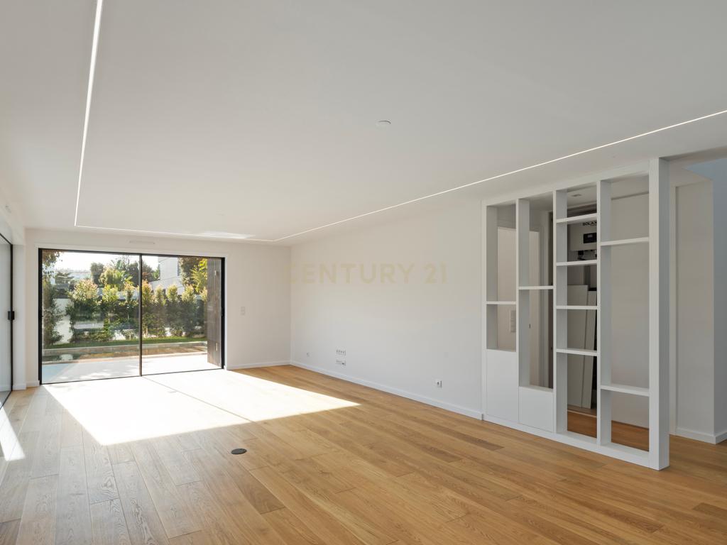 **Moradia Contemporânea T5 no Birre, Cascais – Poucos minutos de distância do Kings College** - Image 10