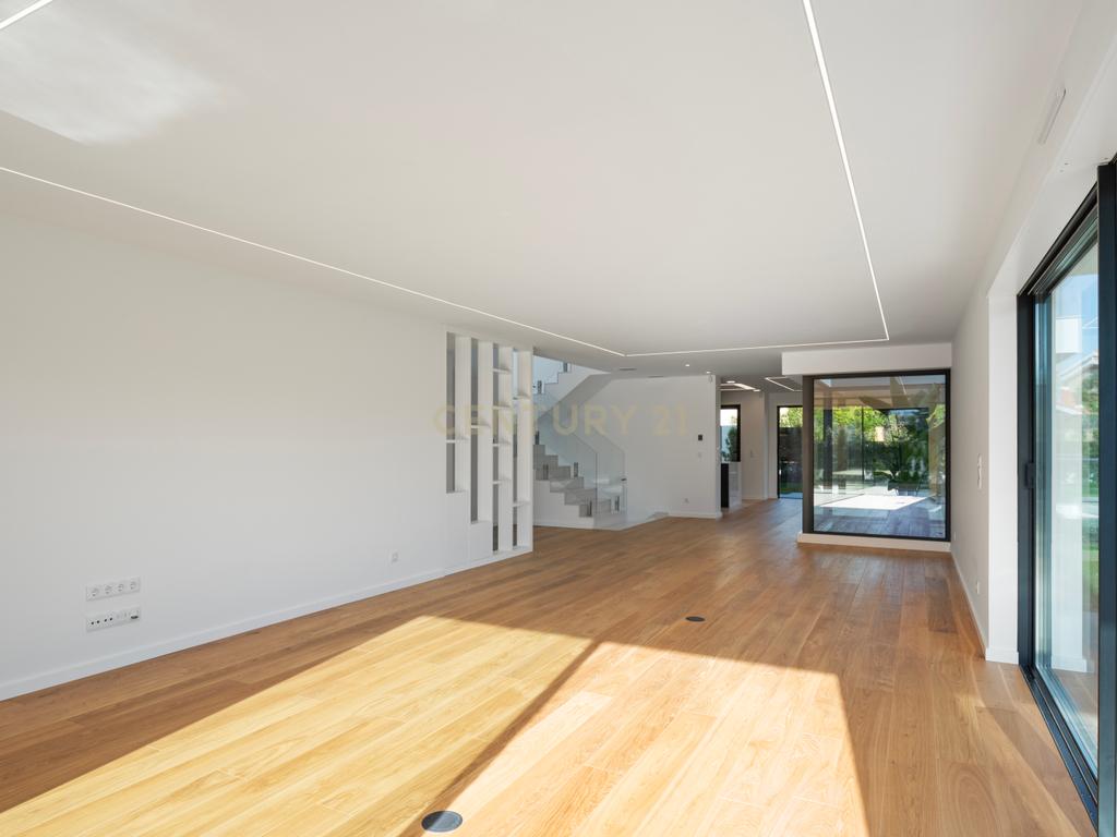 **Moradia Contemporânea T5 no Birre, Cascais – Poucos minutos de distância do Kings College** - Image 11