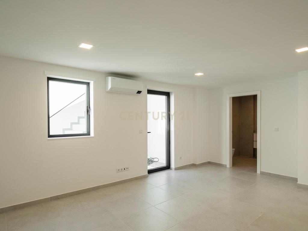 **Moradia Contemporânea T5 no Birre, Cascais – Poucos minutos de distância do Kings College** - Image 36